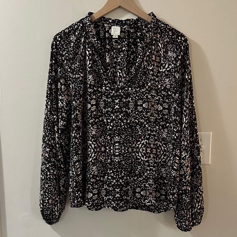 Evereve Roan+Ryan Elegant Black and White Leopard Print V-neck Blouse